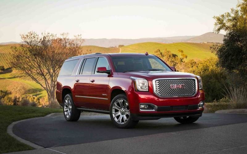 Comparison GMC Yukon XL Denali 2017 vs Cadillac Escalade Luxury